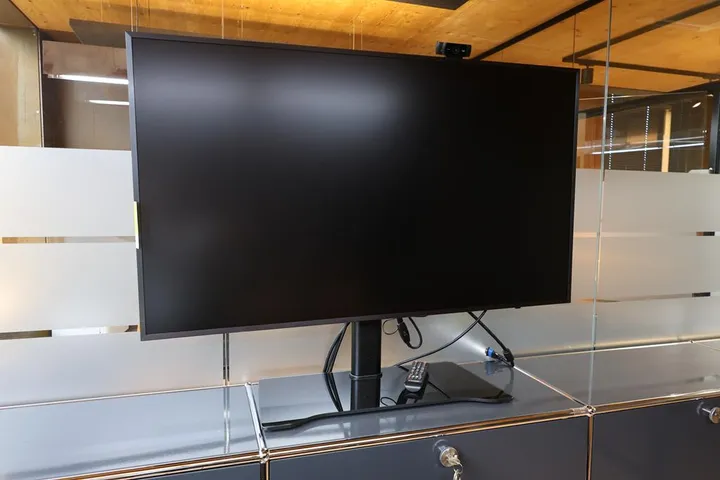 1 x Samsung Bildschirm Model: QM49F